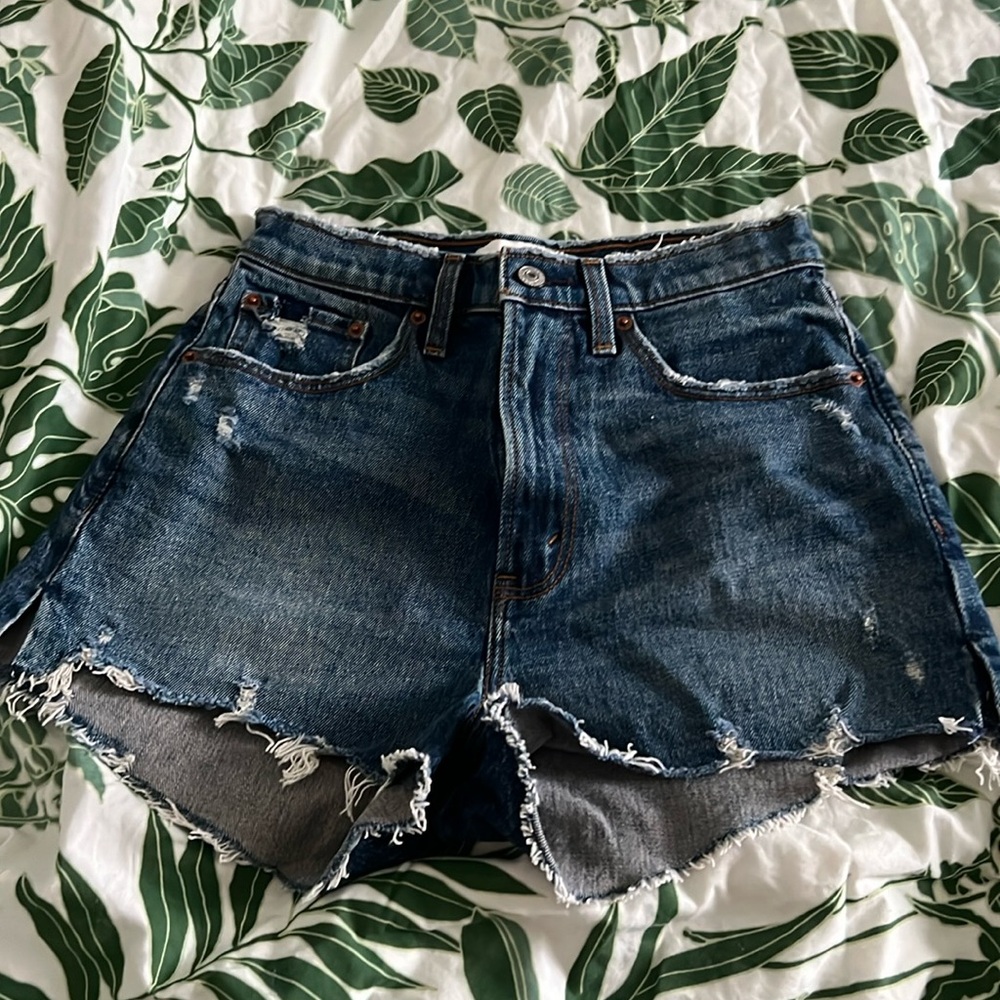 Abercrombie mom short curve love size 26 / 2 dark wash